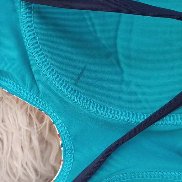 Bikini - Picture 12 of 16